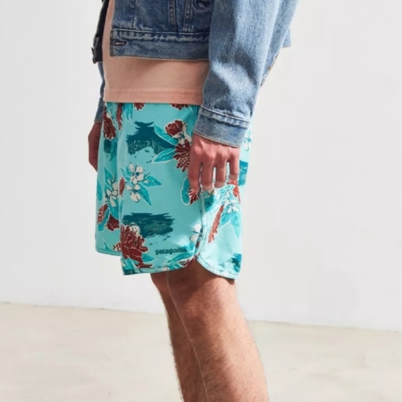 Patagonia Scalloped Hem Wavefarer Swim Short Size 28 - Picture 3 of 11